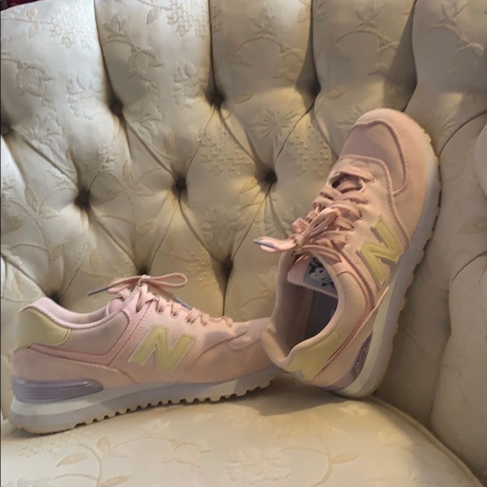 New Balance in pink